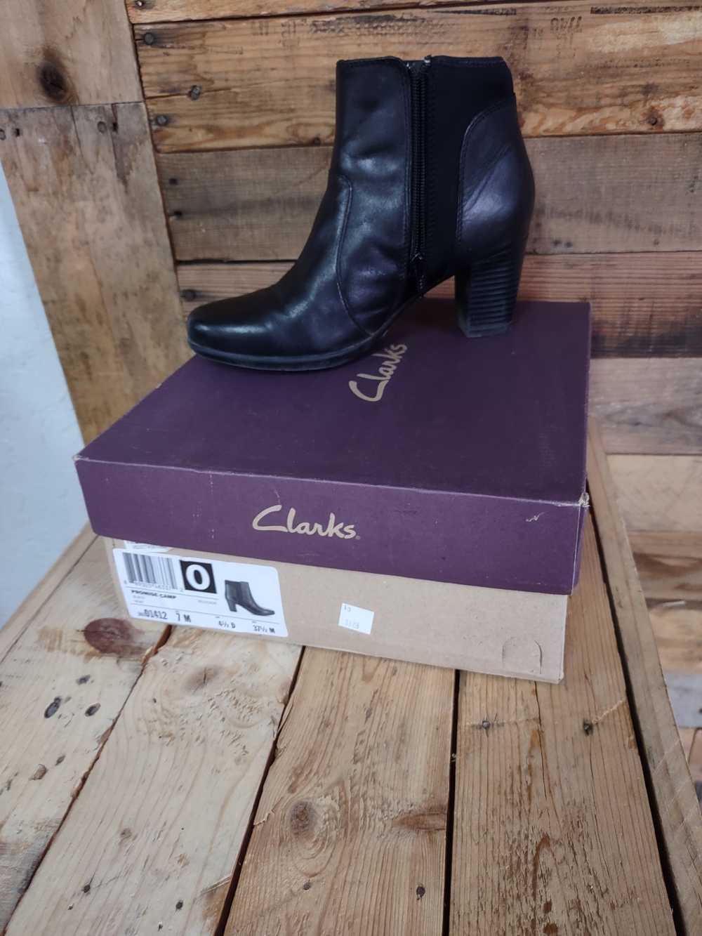 Clarks Women's Black Leather Ankle Boot with Block Heel Size 7